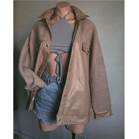 🚨END OF YEAR SALE// Faux sherpa Shaket - Picture 1 of 3